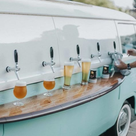 Party Ideas Summer, Kombi Food Truck, Beer Cart, Kombi Trailer, Foodtrucks Ideas, Mobile Bar Cart, Mobile Cocktail Bar, Beer Truck, Bar Hire