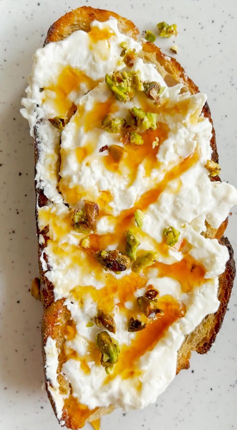 Burrata toast with pistachios and hot honey￼ – bon abbetit Burrata Toast, Hot Honey, Läcker Mat, Think Food, Naan, Bruschetta, Appetizer Snacks, Brunch Recipes, Pistachio