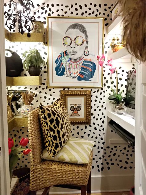 How I Decorate with Thrifted Frames | VivaLaVintage - For Your Home Peace Room, Closet Turned Office, Cloffice Ideas, Bookcase Office, Closet Office, Office Area, Challenge Week, Room Challenge, Maximalism