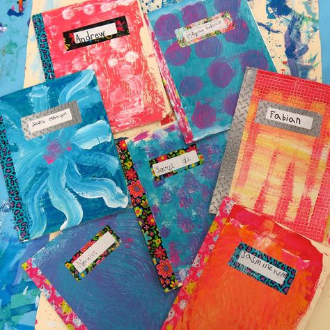 Great ideas for sketchbooks! recycled manila folders, baseball card sleeve for ATCs, could 3-hole punch folders and use fasteners to be able to add sheets, use for focusing activity at beg. of class Sketchbook Making, Kids Sketchbook, Art Methods, Art Handouts, Elementary Art Rooms, Cassie Stephens, Outfit Photos, 4th Grade Art, 5th Grade Art