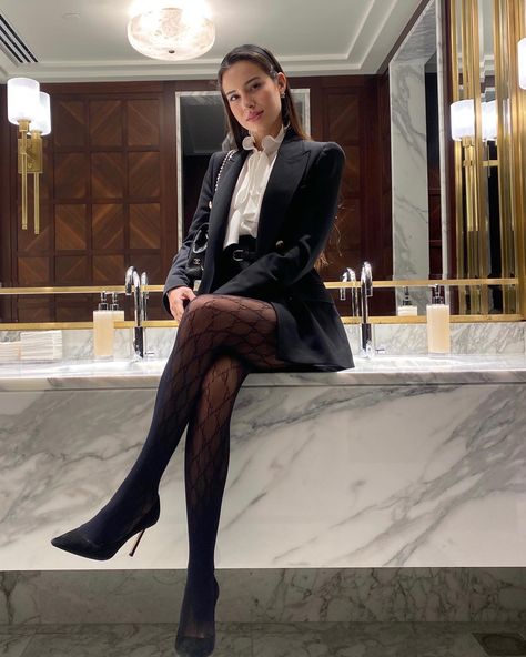 Gucci Work Outfit, Black Tights Office Outfit, Patterned Pantyhose Outfit, Heels With Black Tights, Style Genres, Business Couture, Gucci Tights Outfit, Patterned Tights Outfit, Tar Monster