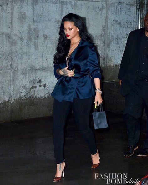 Black Pumps Outfit, Going Out Outfits Summer, Night Out Outfit Classy, Brunch Outfits Fall, Night Out Outfit Clubwear, Outfits Night Out, Pumps Outfit, Rihanna Street Style, Looks Rihanna