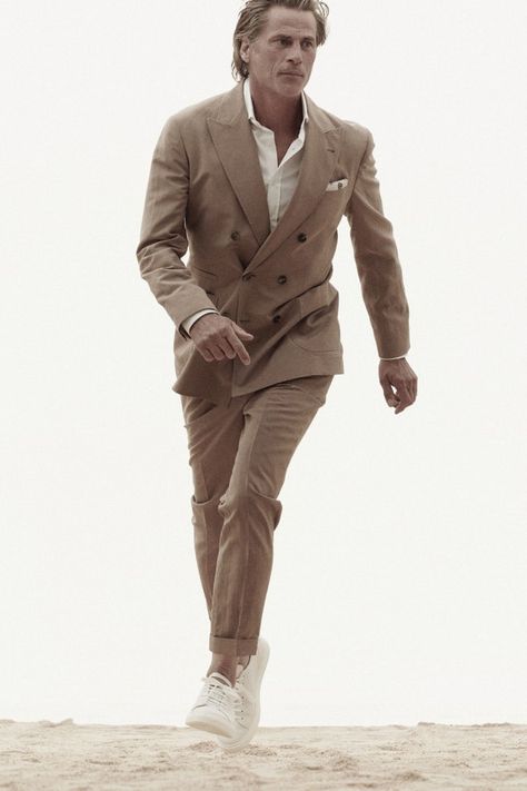 Suits And Sneakers, Brunello Cucinelli Men, Brown Suits, Men's Casual Style, Vogue Russia, Gentleman Style, Tailored Jacket, Mens Fashion Trends, Suit Fashion