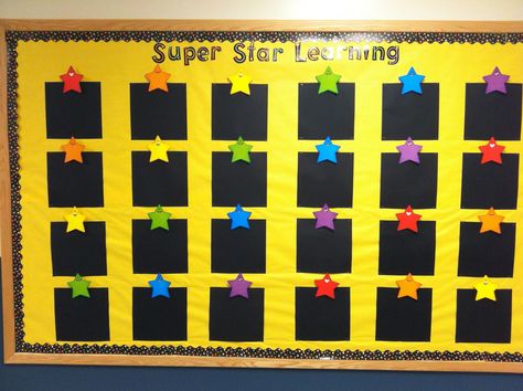 Star Bulletin Board - leave up all year round and add art on top of the black paper Star Themed Classroom, Star Bulletin Boards, Space Theme Classroom, Kindergarten Bulletin Boards, Work Bulletin Boards, Stars Classroom, Space Classroom, Star Students, School Displays