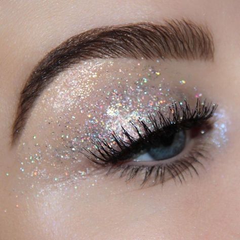 Fest Smink, Alat Makeup, Glossy Eyes, Dress Models, Glitter Eye Makeup, Makijaż Smokey Eye, Fancy Makeup, Makeup Hacks, Models Makeup