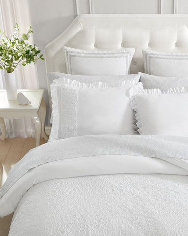 Dorm Living White Comforter Bedroom, White Comforter Set, Ruffle Comforter, Comforter Bedding, Twin Xl Comforter, Down Comforters, Dorm Living, White Comforter, Comforter Bedding Sets