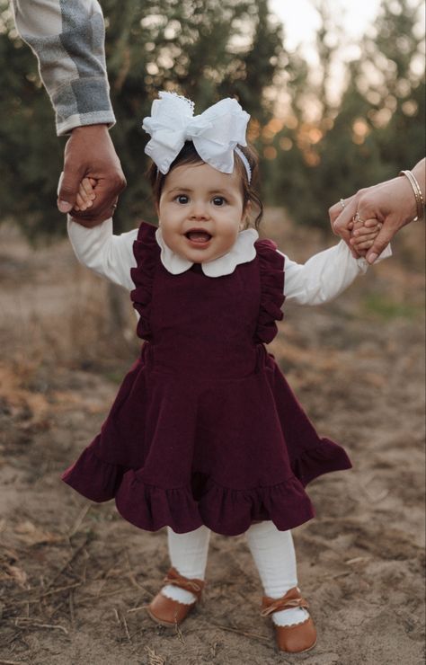 Toddler Christmas Pictures Outfits, Baby Girl Dresses Winter, Outfits Natal, Baby Girl Winter Dress, Burgundy Dress Outfit, Baby Winter Dress, Baby Girl Christmas Dress, Toddler Girl Christmas Outfits, Toddler Tutu Dress