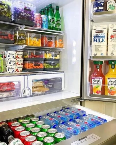 Refrigerator Organization Hacks! Beautiful ways to keep your refrigerator organized and helps you to see what you have which allows you to avoid waste. Links in comments. #yourharmonioushome Kitchen Organization Refrigerator, Aesthetic Fridge Organization, Fridge Organization Dollar Store, Inside Fridge, Organize Fridge, Fridge Stock, Kmart Styling, Organization Fridge, Dream Fridge