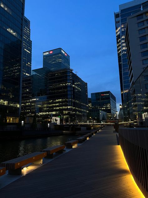 aesthetic photo canary wharf night time Canary Warf Aesthetic, Canary Wharf Apartment Aesthetic, Working In London Aesthetic, London Business Aesthetic, London Corporate Aesthetic, Corporate Life Aesthetic, Uk Girl Aesthetic, Corporation Aesthetic, Canary Wharf Night