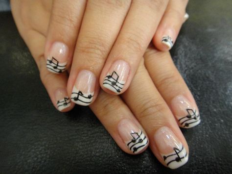 Musical Notes.. Nails For Violinist, Piano Nail Art, Music Themed Nails, Music Inspired Nails, Piano Nails, Music Note Nails, Music Nails, Band Nails, Mens Nails