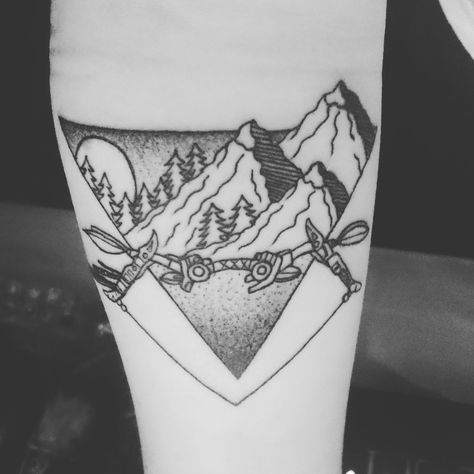 from twitter Horizon Tattoo Ideas, Horizon Forbidden West Tattoo, Horizon Zero Dawn Tattoo, Horizon Tattoo, Dawn Tattoo, West Tattoo, Yugioh Tattoo, Tattoo Lounge, Nerdy Tattoos