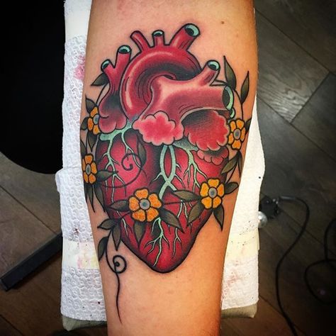 Traditional Anatomical Heart Tattoo, Real Heart Tattoos, Tatuaje Cover Up, Traditional Heart Tattoos, Sacred Heart Tattoos, Best Tattoo Ever, Anatomical Heart Tattoo, Tattoo Old School, Wild Tattoo