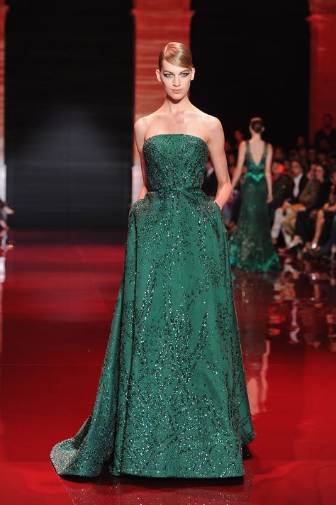 Elie Saab Gowns, Green Evening Gowns, Fashion Catwalk, Elie Saab Haute Couture, Haute Couture Gowns, Elie Saab Fall, Elie Saab Couture, Green Gown, فستان سهرة