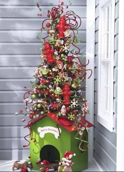 Dog themed Christmas tree...so cute! Christmas Tree With Ornaments, Grinch Stole Christmas, Grinch Christmas, Christmas Tree Themes, Tree Ideas, Photo Tree, Noel Christmas, Tree Christmas, Christmas Love