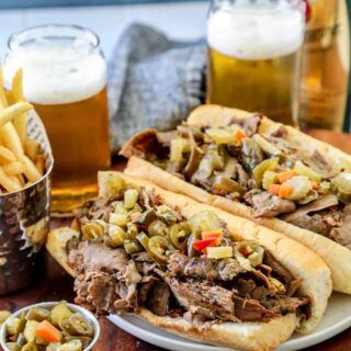 Authentic Chicago Italian Beef Recipe - Bonappeteach Authentic Chicago Italian Beef Recipe, Chicago Italian Beef Recipe, Chicago Beef Sandwich, Chicago Beef, Italian Beef Recipe, Chicago Italian Beef, Italian Beef Crockpot, Beef Au Jus, Italian Beef Recipes