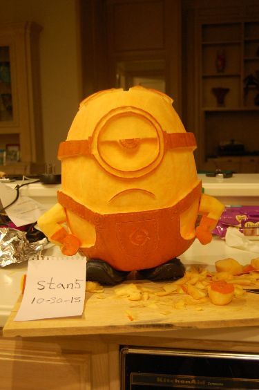 Pumkin Carving Crazy, Pumpkin Carving Ideas Minions, Pumpkin Carving Minion, Pumkin Carving Ideas Creative Easy, Minion Pumpkin Carving, Halloween Pumpkins Carvings Designs, Funny Pumpkin Carvings, Unique Pumpkin Carving Ideas, Minion Pumpkin