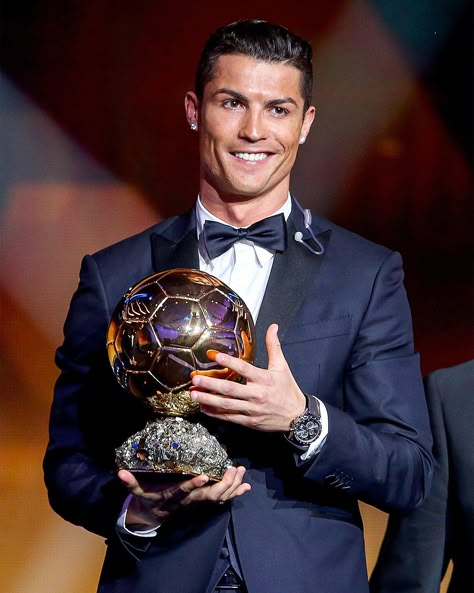 Ronaldo News, Ronaldo Madrid, Ronaldo Haircut, Cristiano Ronaldo And Messi, Cristiano Ronaldo Style, Ronaldo Goals, Ronaldo Pictures, Real Madrid Cristiano Ronaldo, Cr7 Wallpapers