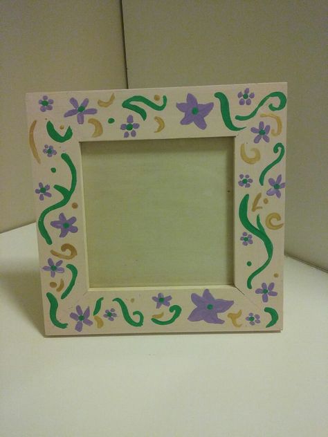 Painting On Picture Frames, Painting A Picture Frame, Cute Diy Picture Frames, Cute Painted Picture Frames, Paint Frame Ideas, Picture Frame Painting Ideas Aesthetic, Decorate Picture Frames Diy, Painting Picture Frames Diy Ideas, Cute Photo Frame Ideas