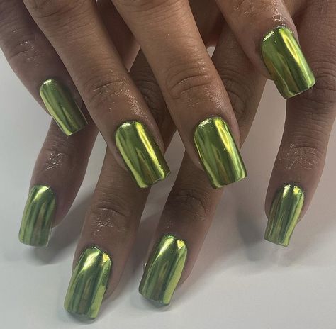 Metallic Green Nails, Dc Nails, Rainbow Chrome Nails, Green Chrome Nails, Nail Star, Chrome Nail Designs, Metallic Nails Design, Nail Design Glitter, Chrome Nails Designs