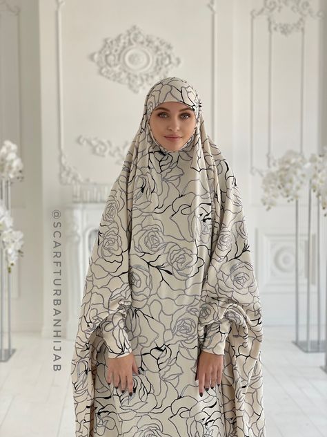 Islamic Clothing Women, Hajib Fashion, Burkha Designs, Clothing Pattern Design, Moslem Fashion, Fancy Shirt, Simple Hijab, Head Coverings, Abaya Designs