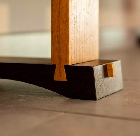 Wood Joinery Detail, Muji Furniture, Circle Building, Minimal Furniture Design, Japanese Furniture Design, Fine Woodworking Furniture, Details Furniture, Japanese Joinery, Joinery Design