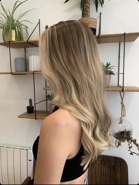 Mid Blonde Balayage, Blonde Highlights Brown Roots, Blonde Hair Pink Undertones, Dark Blonde Hair Dark Roots, Cold Blonde Highlights Brown Hair, Balayage For Pale Skin, Blonde Highlights On Brown Hair Balayage, Dark Roots With Blonde Highlights, Carmel Blond