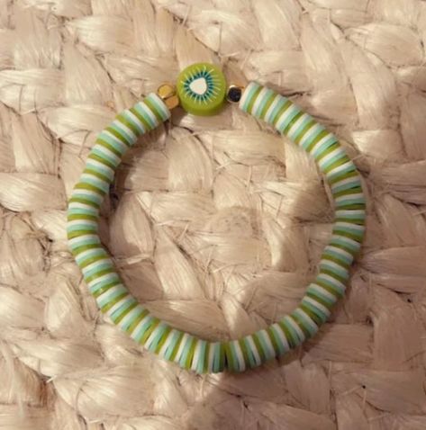 Pineapple Clay Bead Bracelet, Blue And Yellow Clay Bead Bracelet, Green Clay Bead Bracelet Ideas, Kiwi Bracelet, Flat Bead Bracelets, Clay Bead Bracelet Ideas Aesthetic, Clay Beads Bracelet Ideas, Clay Bead Ideas, Make Clay Beads