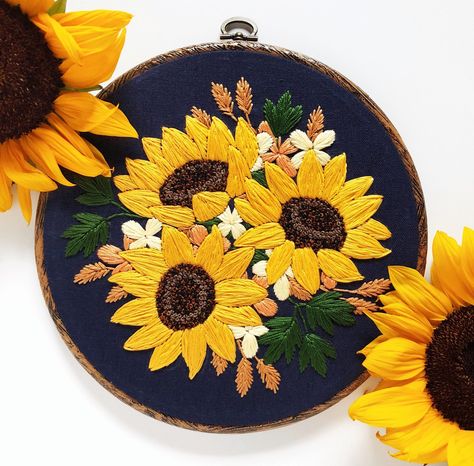 Floral Embroidery Patterns, Needle Crafts, Hand Embroidery Videos, Embroidery Stitches Tutorial, Pola Sulam, Hand Embroidery Flowers, Embroidery Flowers Pattern, French Knots, Simple Embroidery