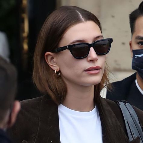 Hailey Bieber’s street style 🥤 on Instagram: "📸 Hailey leaving Le Crillion hotel in Paris, FR (March 4 2022). #haileybaldwin #haileybieber @haileybieber" Hotel In Paris, Vogue Sunglasses, Saint Laurent Sunglasses, Hair Skin Nails, Famous Girls, Hailey Baldwin, March 4, Models Off Duty, Hailey Bieber