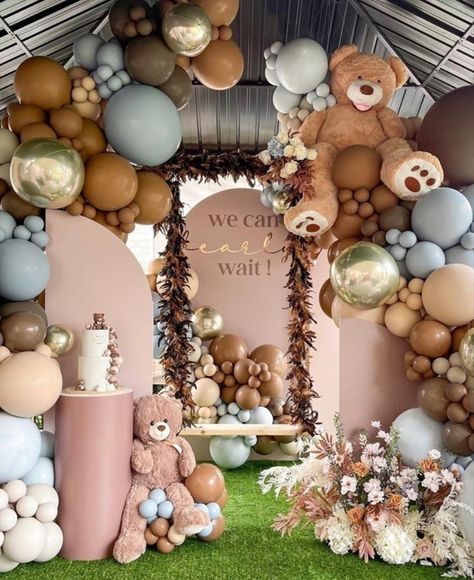 Brown Balloons, Teddy Bear Baby Shower Theme, Balloon Walls, Balloon Mosaic, Classy Baby Shower, Bear Baby Shower Theme, Idee Babyshower, Baby Shower Theme Decorations, Baby Shower Deco