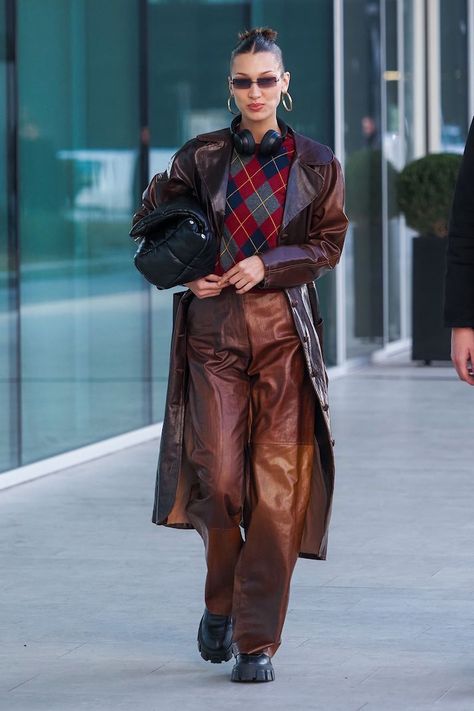 Bella Hadid Street Style, Bella Hadid Outfits, Bella Hadid Style, Paris Mode, Blazer Outfit, Hadid Style, Modieuze Outfits, Celebrity Street Style, Sarah Jessica Parker