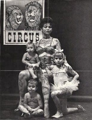 tattooed-circus-family ..tattooed kids ..nice work mummy. Ta Moko Tattoo, Cirque Vintage, Creepy Circus, Circus Sideshow, Circus Performers, Vintage Circus, Foto Vintage, Vintage Tattoo, Old School Tattoo