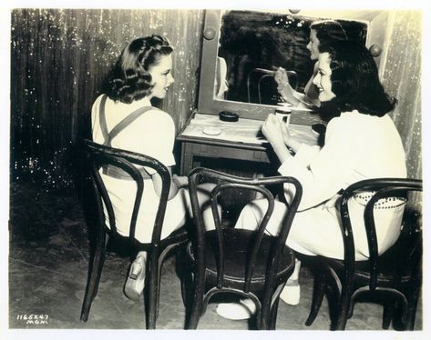 Judy Garland and Hedy Lamarr have a chat in their dressing room during the filming of Ziegfeld Girl (1941) Ziegfeld Girl, Hand Mirrors, Ziegfeld Follies, Ziegfeld Girls, Hedy Lamarr, Julie Andrews, Fred Astaire, Judy Garland, Hollywood Fashion