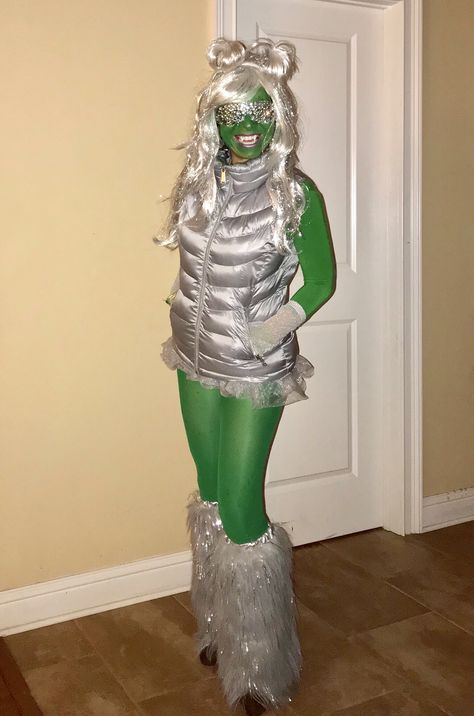 Grey Alien Costume, Alien Theme Party Outfit, Cowboy Vs Aliens Party, Space Theme Party Outfit, Galactic Outfit Ideas, Out Of This World Theme Outfit, Alien Costume Diy, Alien Cowgirl, Green Alien Costume