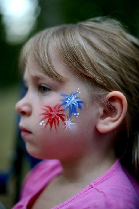 Easy 4th of July face painting ideas - Fourth of July - USA - red white blue - patriotic body painting - Independence Day - fireworks Red White And Blue Face Paint, Childcare Crafts, Blue Face Paint, July Makeup, Foto Editing, 4th Of July Makeup, Face Painting Ideas, Easy Origami Flower, Spirit Days