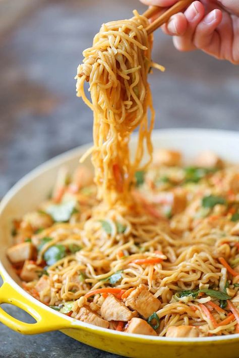 Chicken Noodles Instant Pot, Noodles Instant Pot, Peanut Chicken Noodles, Thai Peanut Chicken, Cibo Asiatico, Chicken Noodles, Noodle Dish, Peanut Noodles, Thai Peanut