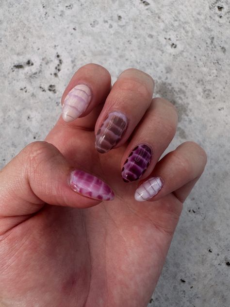 Fall nail designs Fall Trend Nails 2024, Fall Snake Nails, Intermediate Nail Art, Nail Gel X Ideas, Fall Nails Almond Design, Fall Snake Skin Nails, Almond Blooming Gel Nails, Almond Nails Trendy 2024, Gel Nail Designs Aesthetic