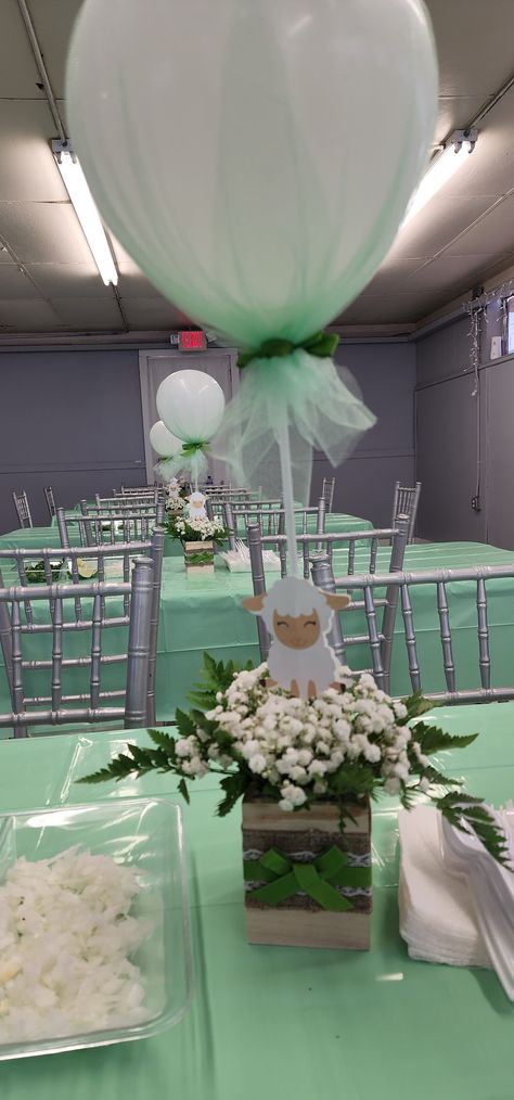 Sheep Baby Shower Ideas, Lamb Centerpieces, Baby Lamb Baby Shower, Balloons Decorations, Baby Dedication, Baby Lamb, Shower Centerpieces, Baby Shower Centerpieces, Centre Pieces