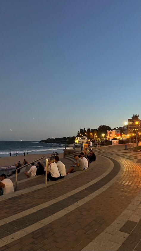 Sydney Date Ideas, Sydney Australia Beaches, Coogee Beach Sydney, Withdrawal Slip, Sydney Aesthetic, Sydney Holiday, Sydney Sunset, Sydney Winter, Sydney Summer