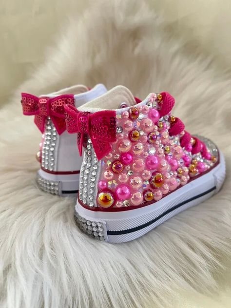 Customized Canvas Shoes, Minney Mouse, Customized Converse, Upcycle Shoes, Personalized Converse, Custom Shoelaces, Shoes Decor, Kid Birthday Outfits, Birthday Shoes