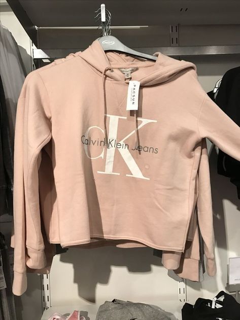 Calvin Klein Outfits, Pink Calvin Klein, Mode Shoes, Latest Jeans, Lifestyle Clothing, Teenage Fashion Outfits, Teen Fashion Outfits, Summer Outfits Women, Daily Outfits