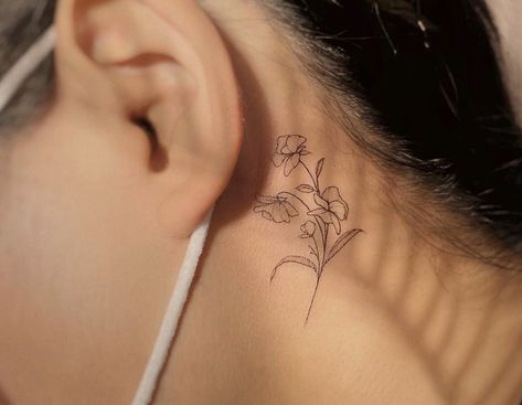 Behind Ear Lily Tattoo, Daffodil Behind Ear Tattoo, Lily Flower Tattoos Behind Ear, Lily Behind The Ear Tattoo, Orchid Behind Ear Tattoo, Behind Ear Tattoo Small Flower, Lily Ear Tattoo, Orchid Tattoo Small Behind Ear, Gladiolus Tattoo Behind Ear