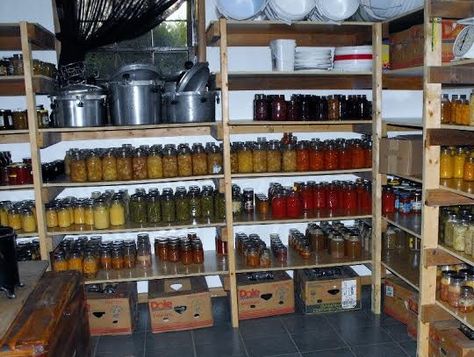 Amish Canned Goods TN Food Storage Rooms, Provident Living, Canning Kitchen, House Pantry, Amish House, Amish Culture, Canned Food Storage, Amish Community, Root Cellar