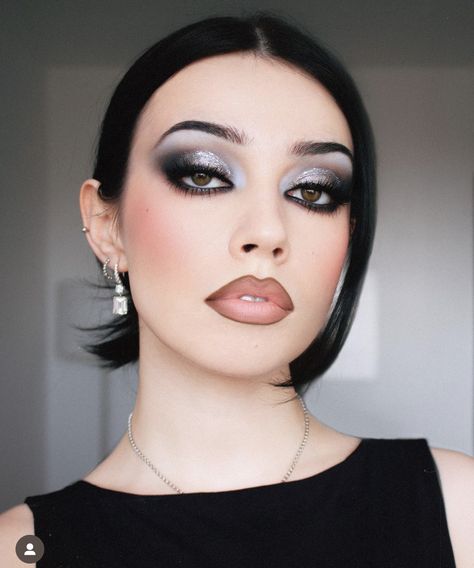 90s Aesthetic Makeup, Beetlejuice Waiting Room, Burlesque Makeup, Room Palette, 90s Makeup Look, Rock Makeup, Silver Eyeshadow, Dope Makeup, Edgy Makeup