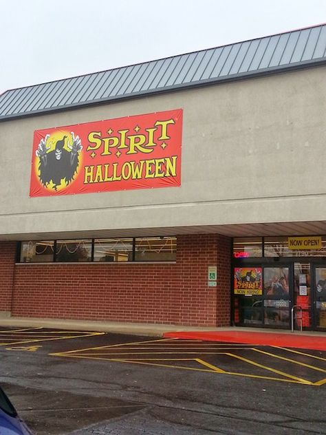 Spirit Halloween Store, I Love Halloween, Halloween Store, Love Halloween, Season Of The Witch, Spooky Scary, Best Seasons, Halloween Pictures, Gift Finder