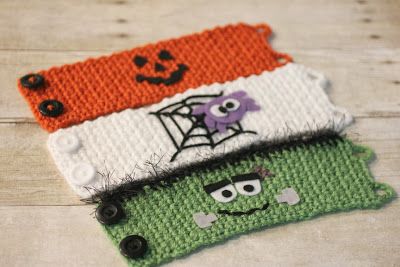 Repeat Crafter Me: Halloween Crocheted Cup Cozy Pattern Knitted Halloween, Crocheted Halloween, Cup Cosy, Coffee Crochet, Cup Cozy Pattern, Crochet Mug Cozy, Crochet Coffee Cozy, Crochet Coffee, Cup Cozies