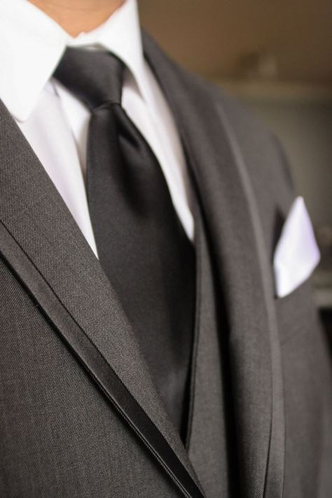 Dark grey for tuxes instead of black Best Wedding Dresses Black, Dark Grey Tuxedo, Tuxedo Ideas, Charcoal Wedding, Modern Chic Wedding, Wedding Tux, Wedding Hairstyles Medium Length, Bridesmaid Ideas, Blush Wedding Flowers