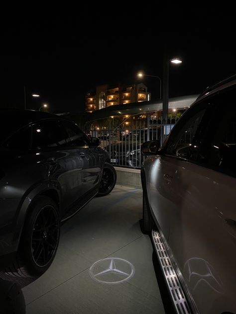 Mercedes Aesthetic Night, Mercedes Dark Aesthetic, Mercedes Benz Aesthetic Night, Mercedes Girl Aesthetic, Mercedes At Night, Luxury Cars For Men, Mercedes Car Aesthetic, Aesthetic Rolls Royce, Car Night Aesthetic