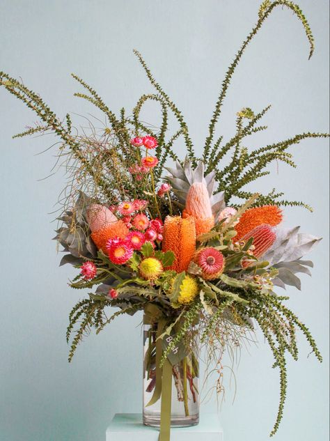 Fynbos Flowers, Native Bouquet, Native Australian Flowers, Beauty Bush, Holly Wedding, California Wildflowers, Australian Wildflowers, Floral Arranging, Australian Flowers