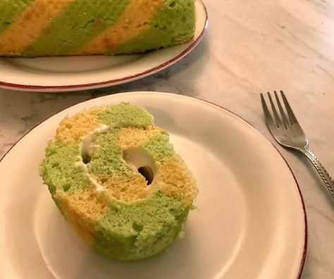 This St Patricks Day Zebra Roll cake is the perfect festive food for you to serve for dessert. With easy to follow instructions and an even easier recipe, you'll have the luck of the Irish on your side as you serve this cake. Click for your recipe. Savory Dinner, Festive Food, Vanilla Cake Mixes, Dinner Party Menu, Roll Cake, Food Group, Cake Roll, Family Favorite Meals, Luck Of The Irish